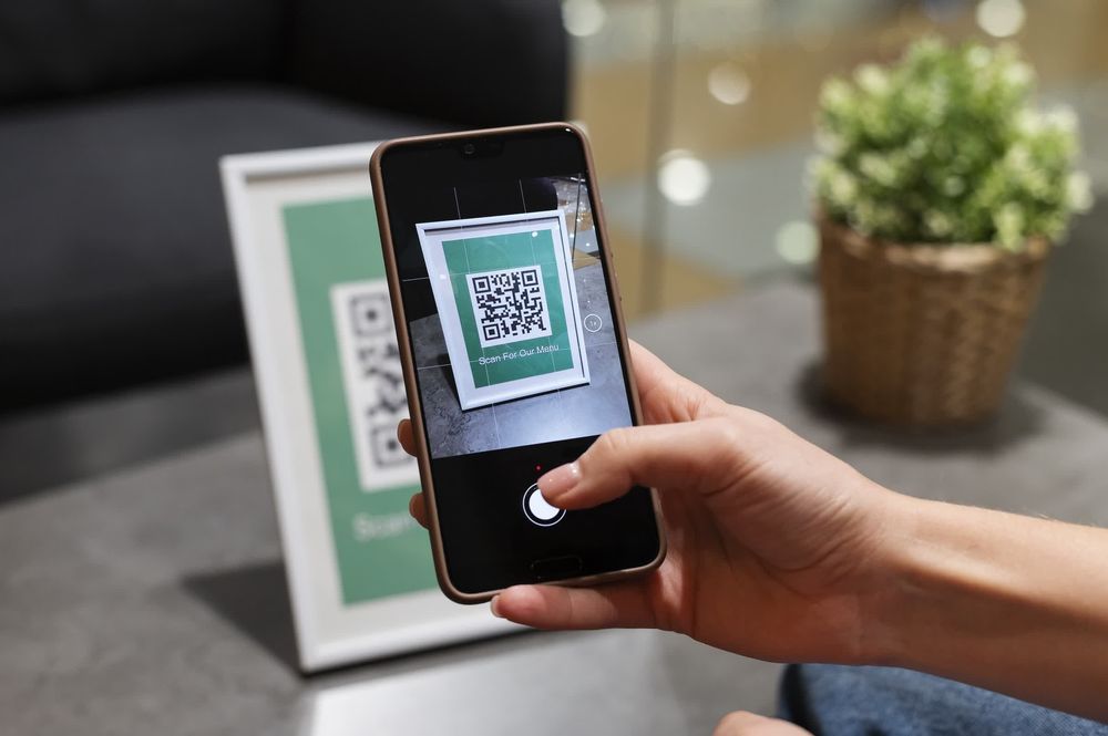 Bưu kiện bí ẩn kèm QR code gây ra làn sóng lừa đảo mới