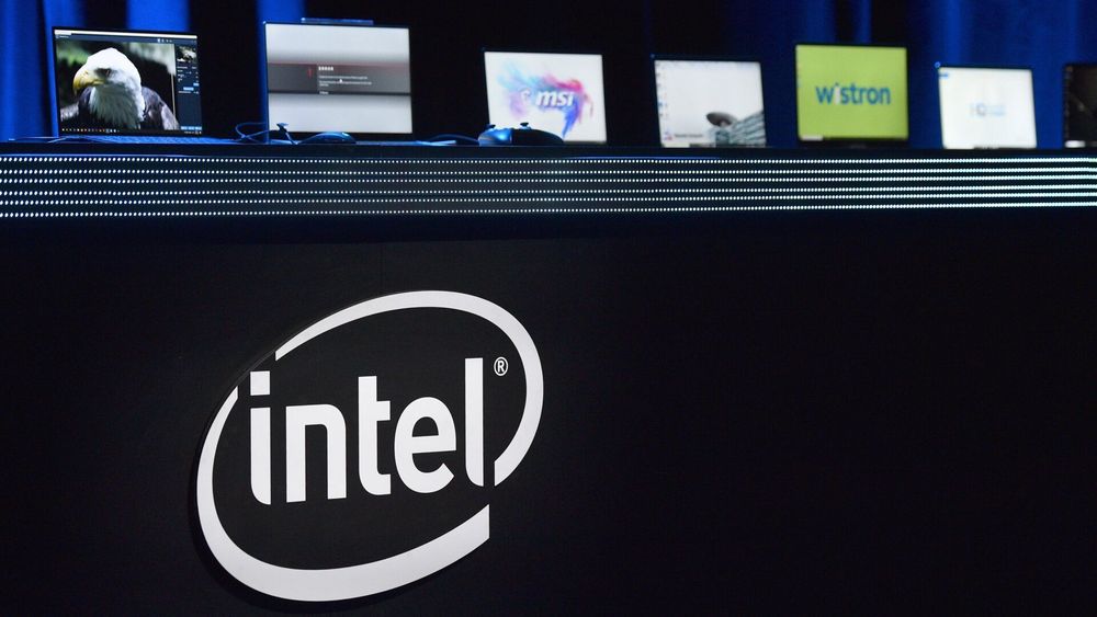 CEO của Intel phản hồi trước lời đe dọa của Trump