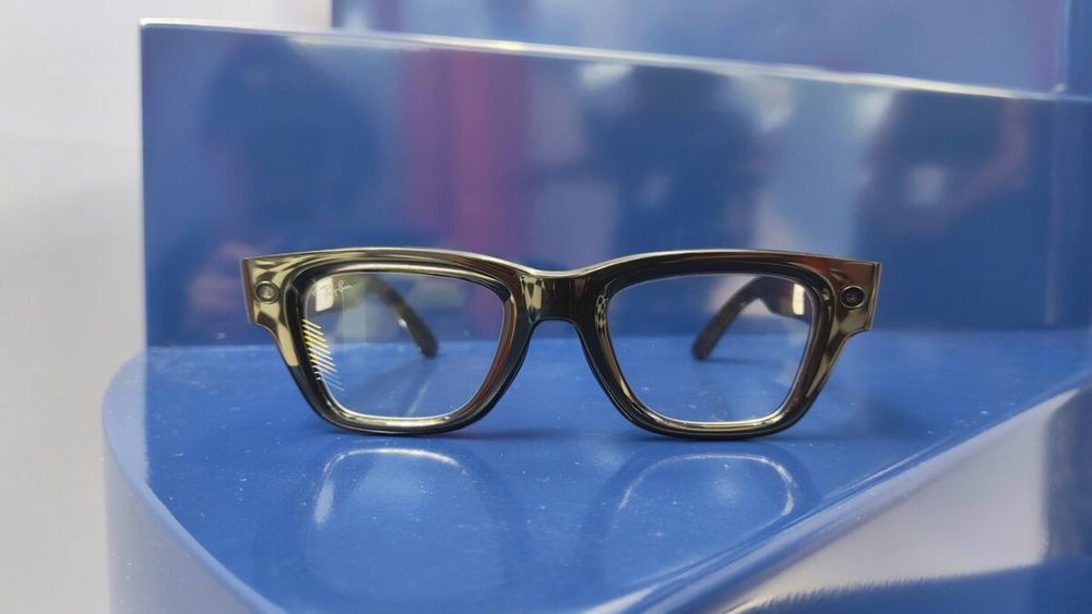 Kính thông minh Ray-Ban của Meta giờ có màn hình và vòng đeo tay đặc biệt