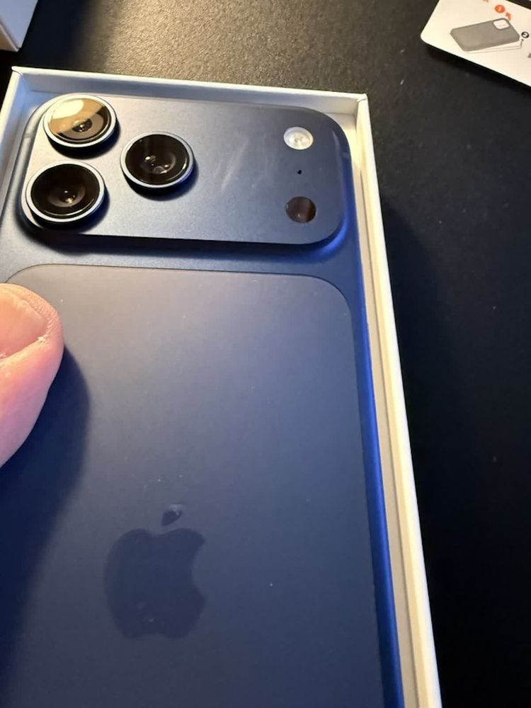 Ra mắt Apple iPhone 17 gặp khiếu nại về trầy xước trên các mẫu mới