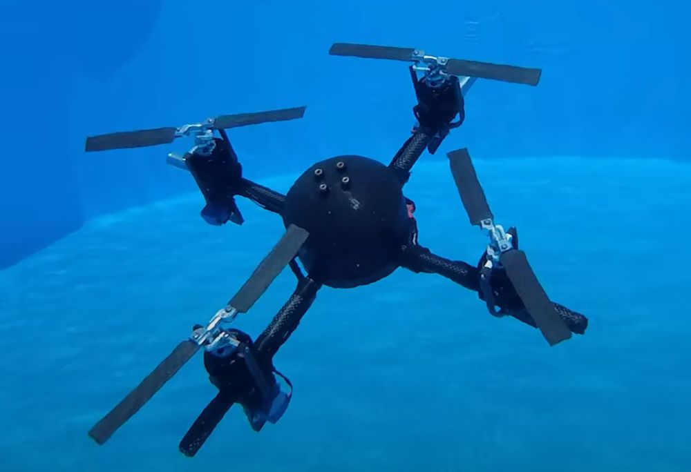 Sinh viên Đan Mạch vừa chế tạo một chiếc drone có thể bay và bơi