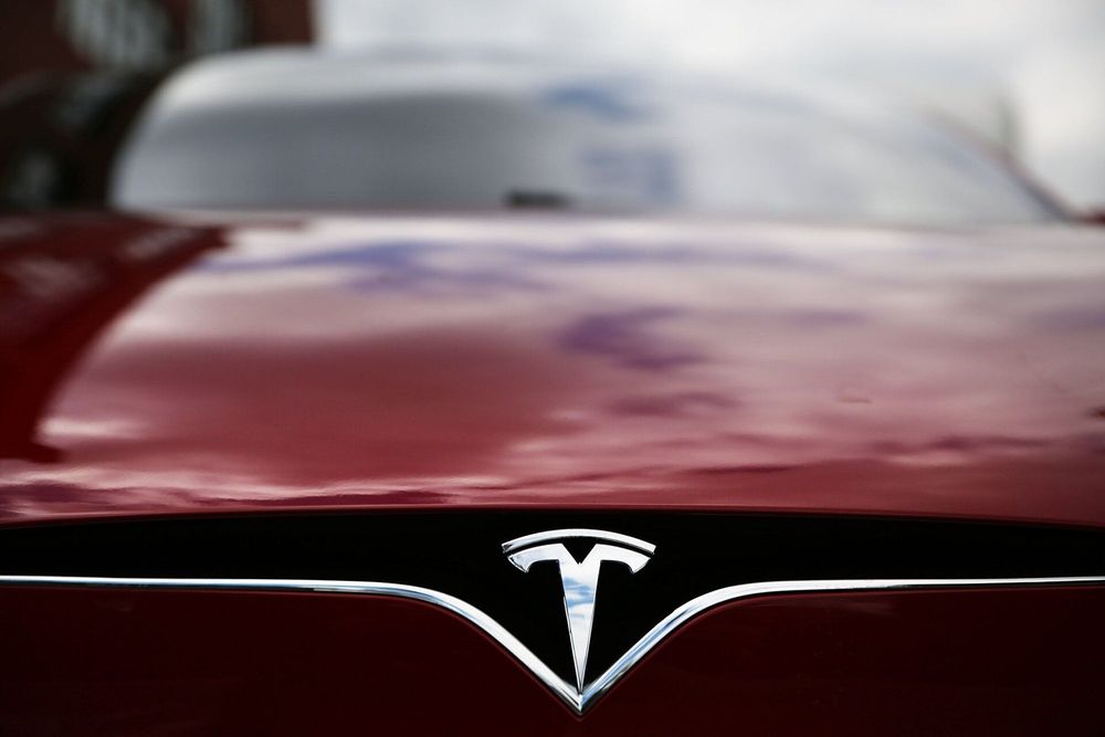 Tesla bị yêu cầu đền bù hơn 200 triệu USD vì tai nạn chết người do Autopilot