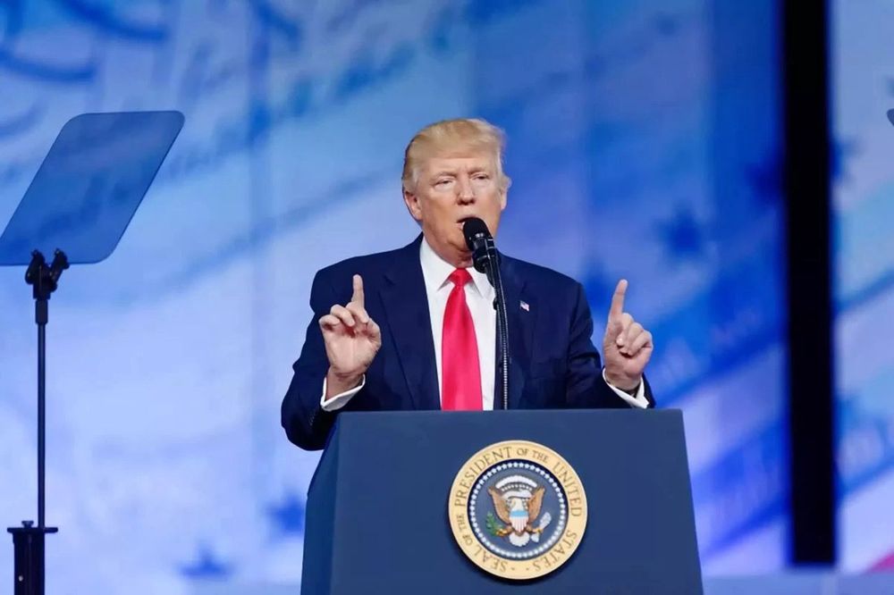 Trump muốn xóa bỏ thủ tục hành chính trong ngành công nghiệp không gian. Ai sẽ được lợi?