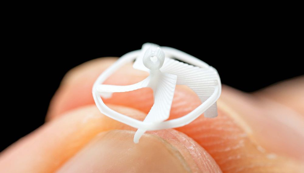 A small robot takes flight using magnetic fields without the need for onboard power