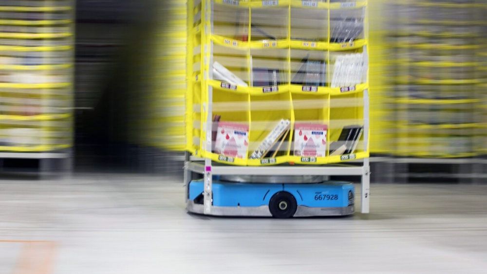 Amazon hiện có 1 triệu robot dần thay thế con người