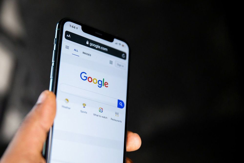 Apple snoozed, so now it might lose Google as its default search engine (and $22 billion a year)