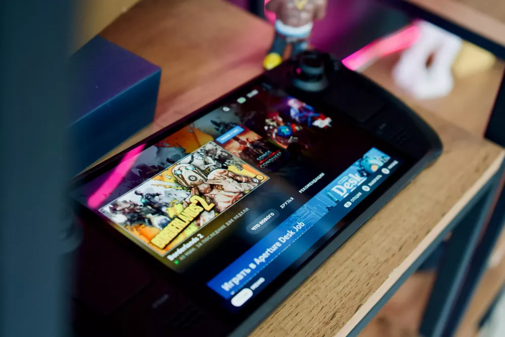 Các thiết bị chơi game cầm tay đã bán ra hơn 6 triệu chiếc, trong đó Steam Deck chiếm hơn một nửa