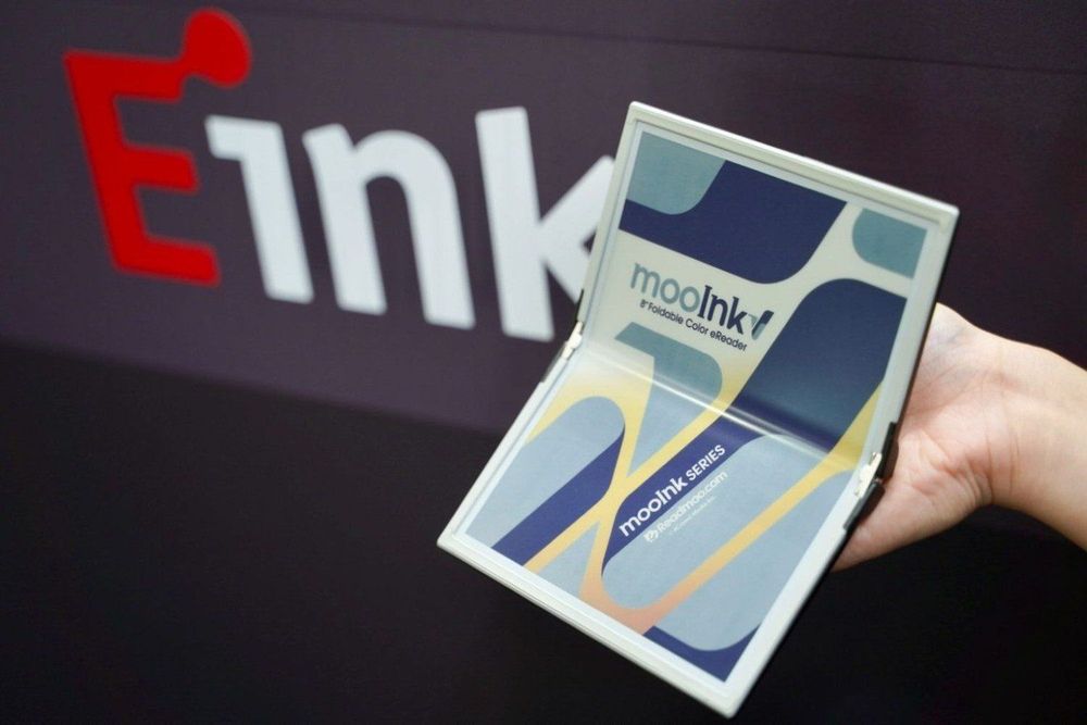 Chiếc máy tính bảng E-Ink gập đầu tiên biến một chiếc máy đọc sách điện tử thành một cuốn sách bìa mềm cao cấp