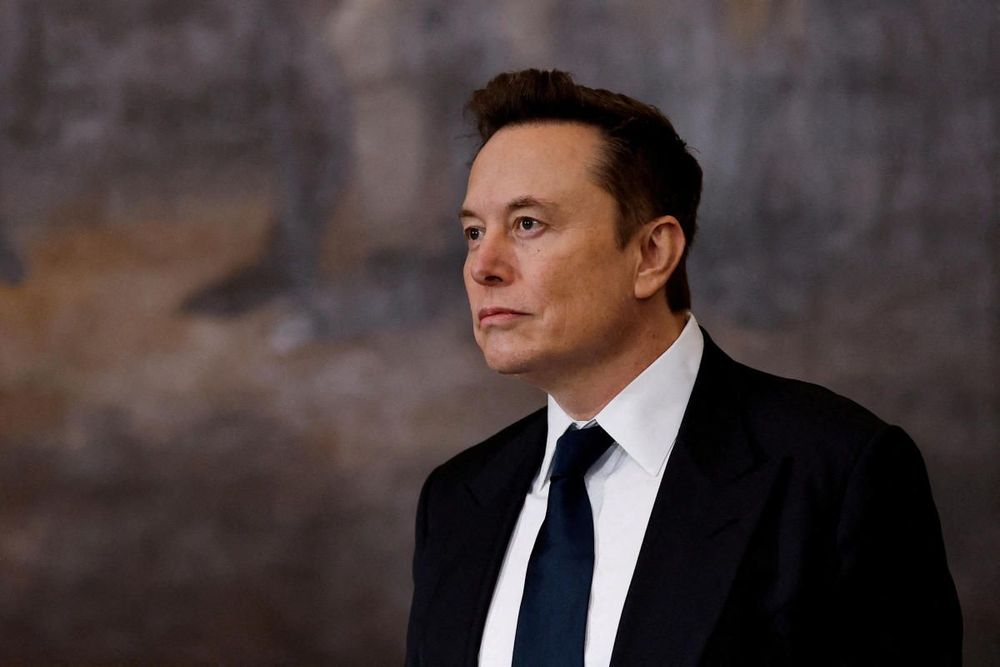 Elon Musk focuses on spaceships