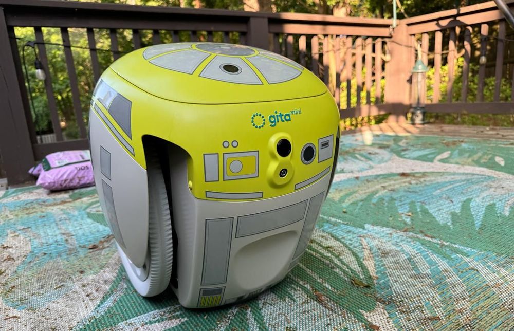 Piaggio đã biến robot theo dõi dễ thương của mình thành một droid kiểu Star Wars