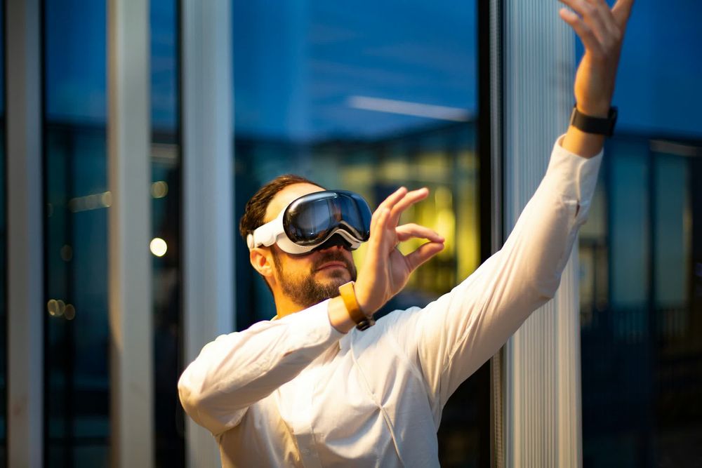 Sau một năm, nhiều người sở hữu Apple Vision Pro hối tiếc vì đã bỏ ra 3,500 đô la cho thiết bị đeo này