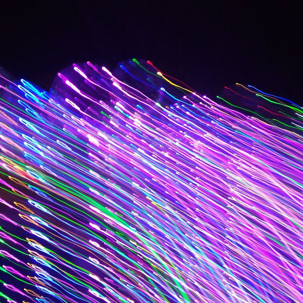 Ultra-fast fiber hits global speed record of 1.02 petabits per second over continental distance